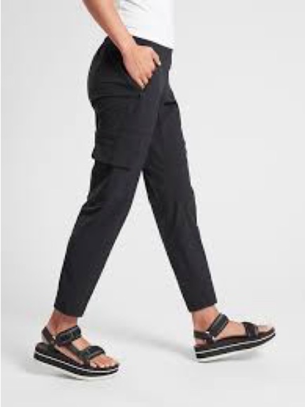 Athleta Black Chelsea Cargo Pants Mid Rise Tapered Leg Featherweight 594971